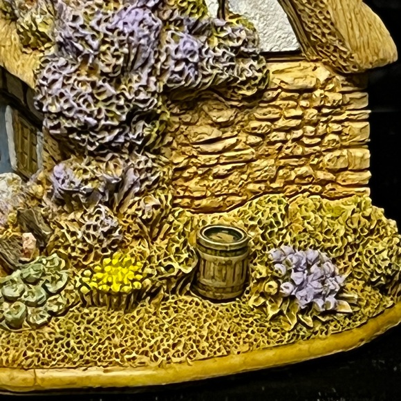 Lilliput Lane | Parsley Cottage | Symbol of Membership - Picture 5 of 12